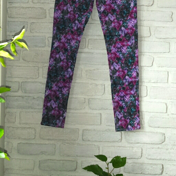 NWT Levi's Girls Pink Purple Geoisle Print Denim Legging Jeans 14 Reg - Picture 5 of 11